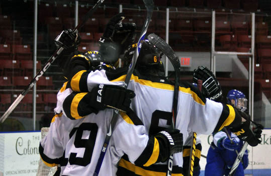 Hockey Holds on for 4-3 Win at Trinity