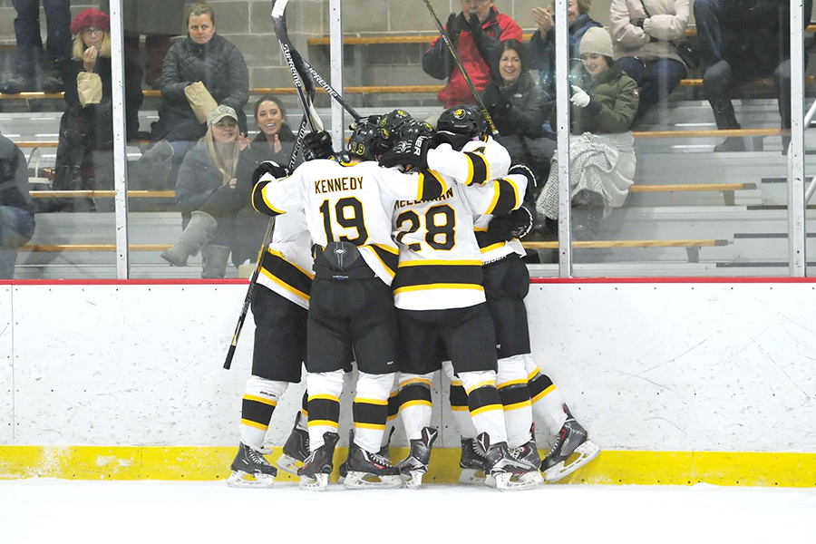 Hockey Holds Off Late Becker Charge to Pick up Crucial Win