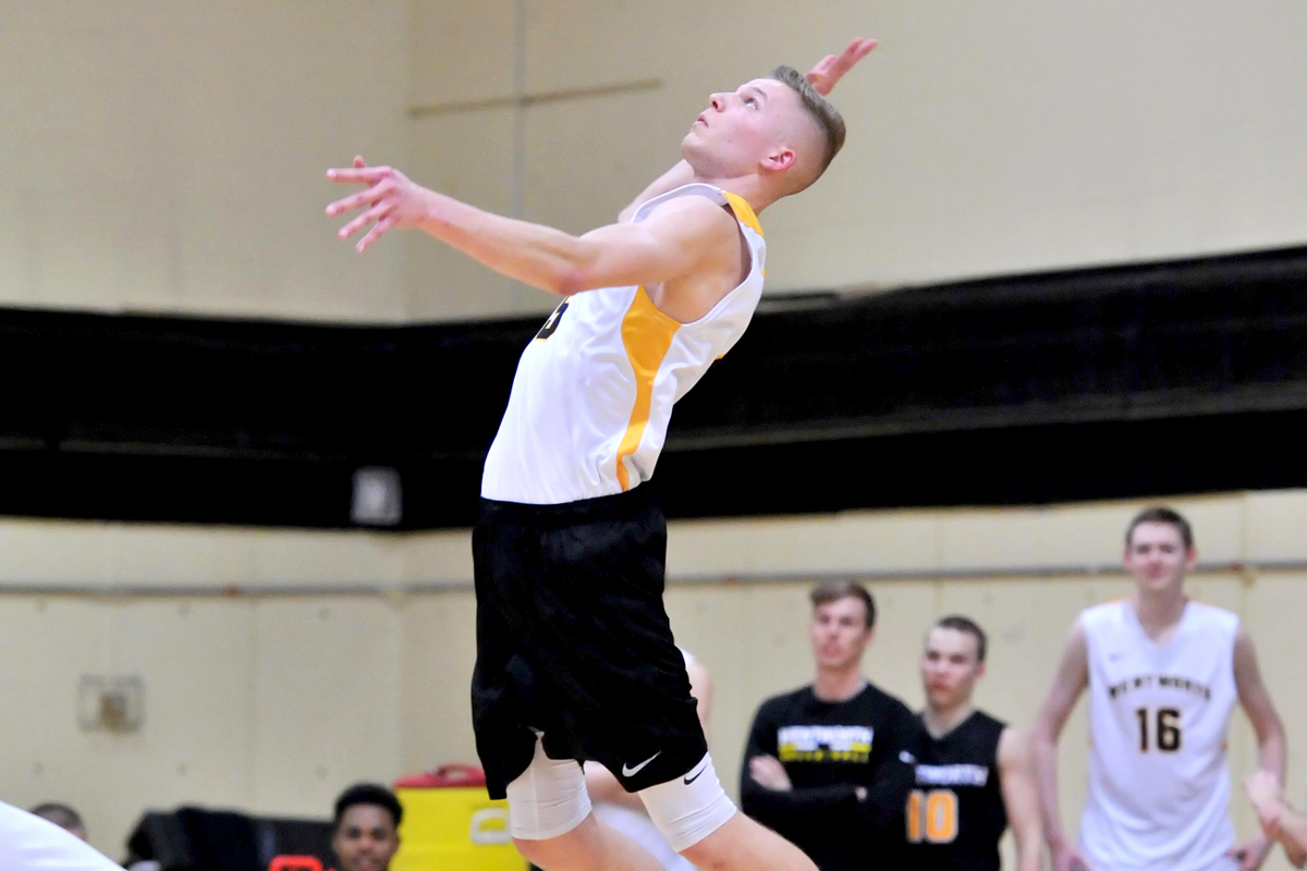 Men's Volleyball Splits Tri-Match with St. Joseph's (L.I.) and No. 1 Springfield