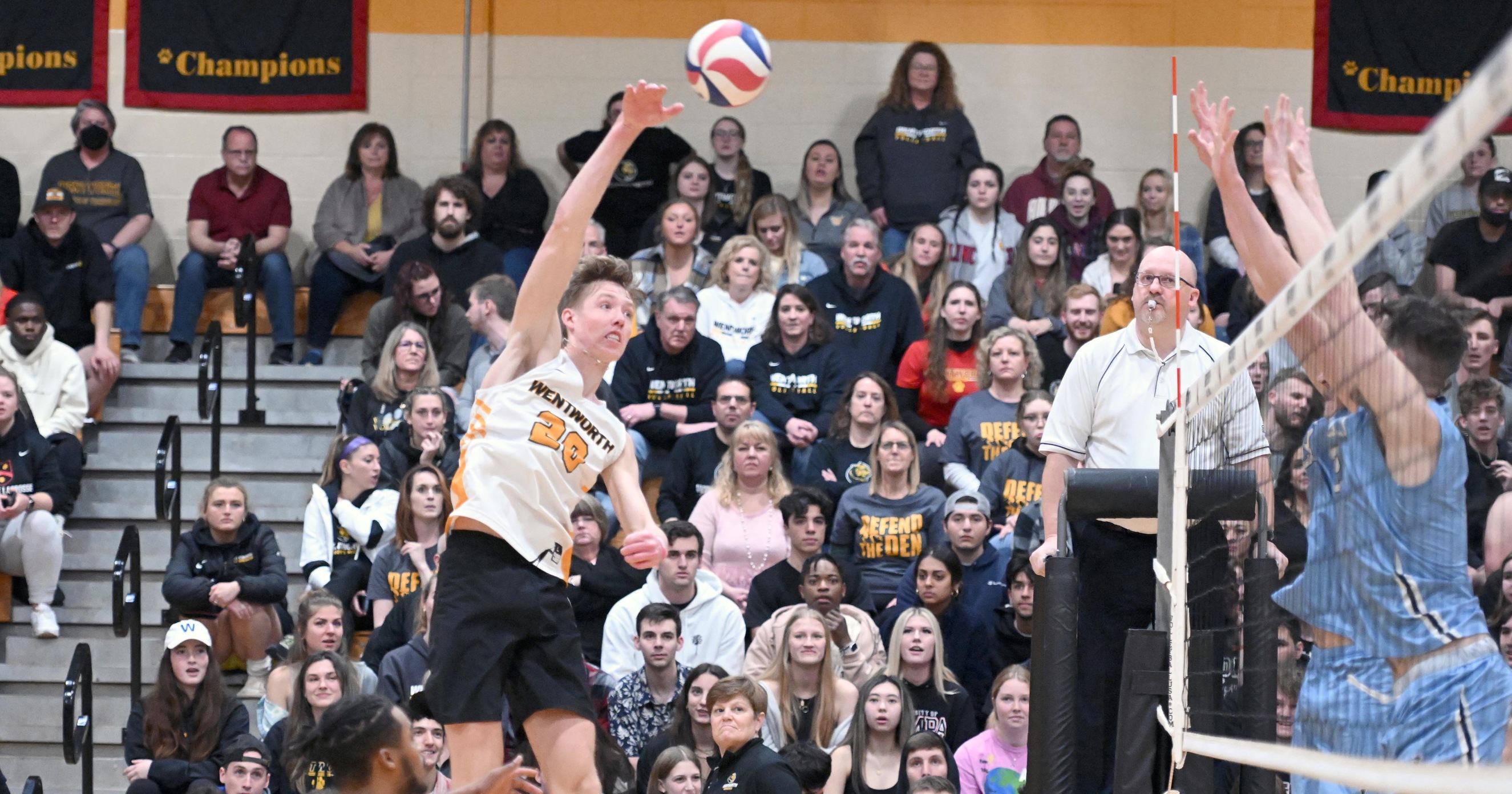 Men's Volleyball Falls to Pair of Nationally-Ranked Opponents
