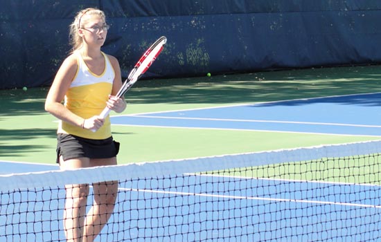 Women's Tennis Edges Worcester State, 5-4