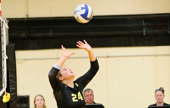 Women's Volleyball Closes Out Home Slate With Win