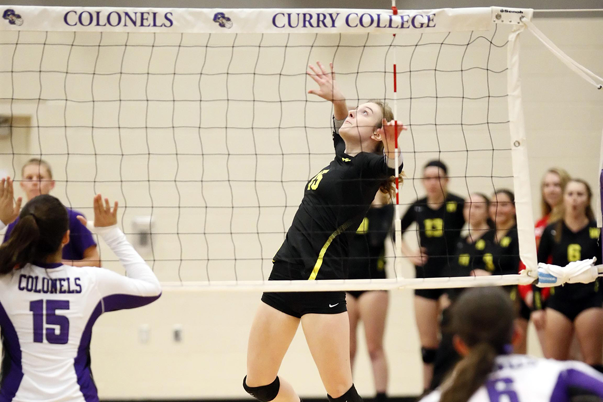 Women's Volleyball Makes Quick Work of Salem State