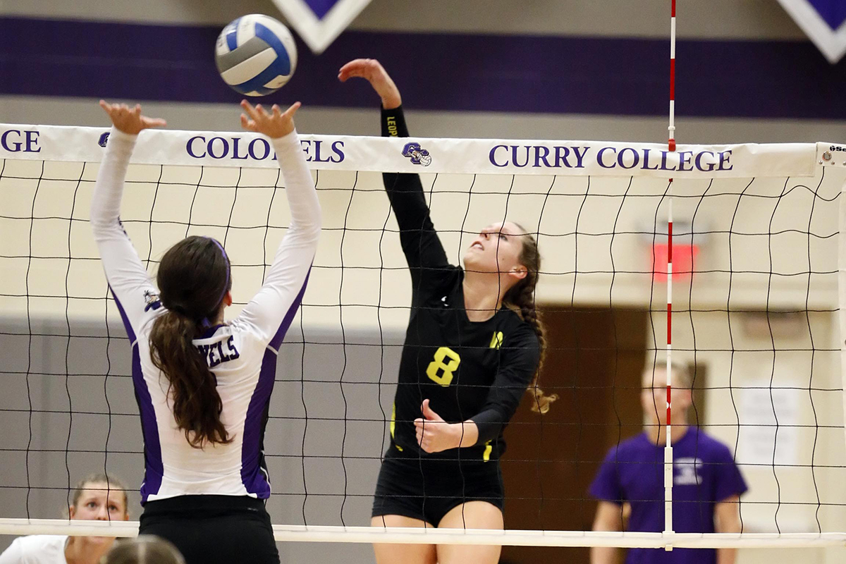 Women's Volleyball Captures Colonial Classic Title