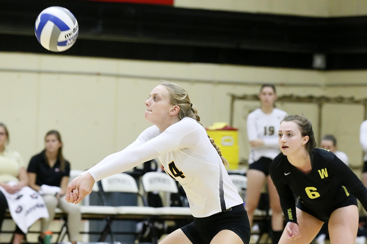 Balanced Attack Lifts Women's Volleyball to Fourth Straight Win