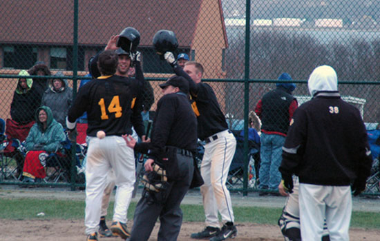 Wentworth Edges Drew in 10 Innings, 6-4