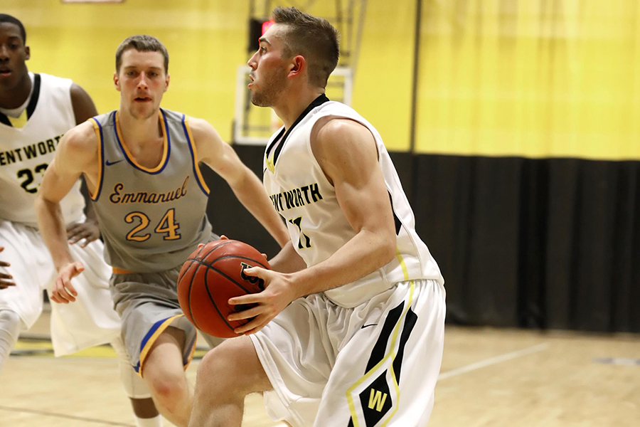 Men's Basketball Cruises to Win Over Curry