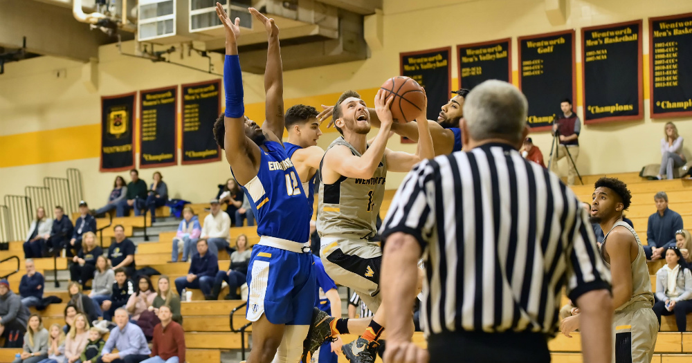 Worcester State Holds off Men's Basketball