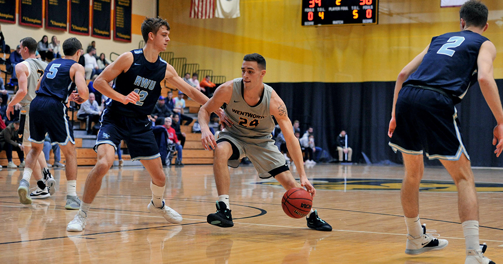 Men's Basketball Pulls Away from Curry