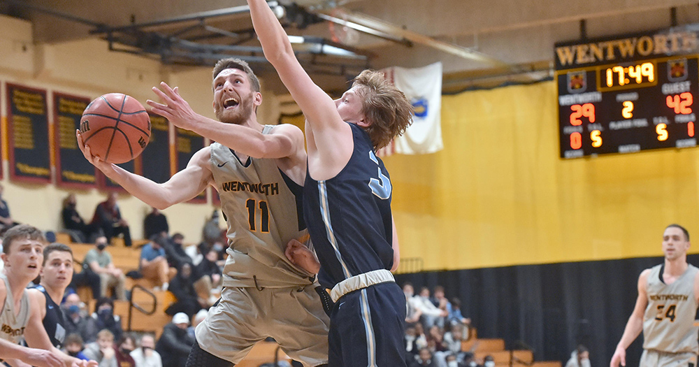 Men's Basketball Pulls Away from Maine-Augusta; Evens Record at 4-4