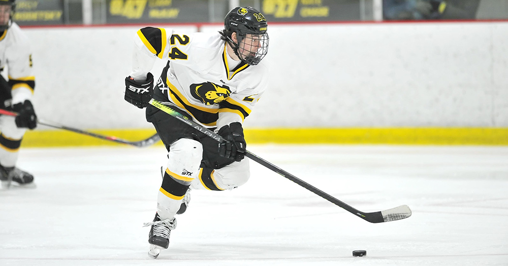 Hockey Shuts Out Skidmore to Pick up First Win of the Season