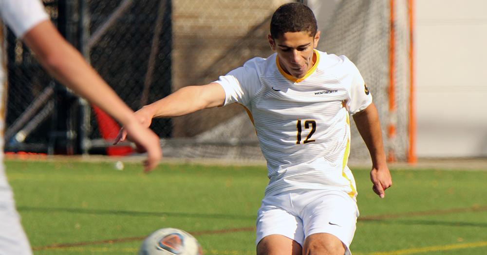 Men's Soccer Notches First CCC Win with Shutout at UNE