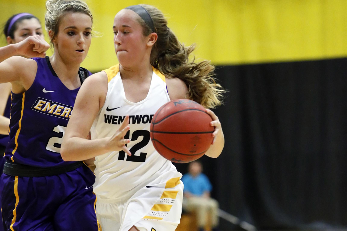 Women's Basketball Outlasts Nichols for First Conference Win