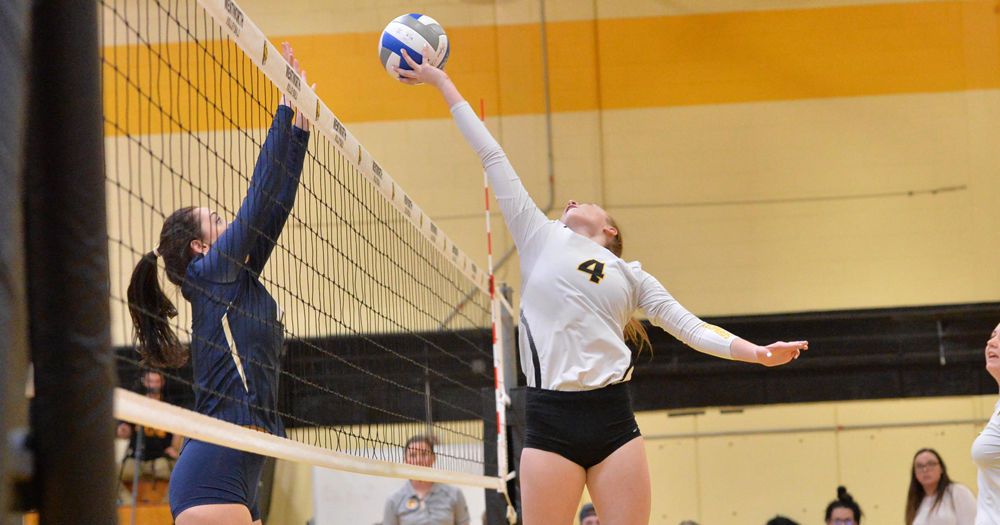 Women's Volleyball Closes Non-Conference Schedule with Split at Babson