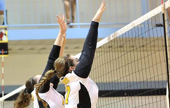 Women's Volleyball Sweeps Tri-Match