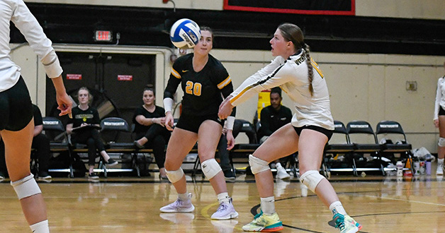 Cao's Eight Kills Lead Women's Volleyball in Sweep over Curry