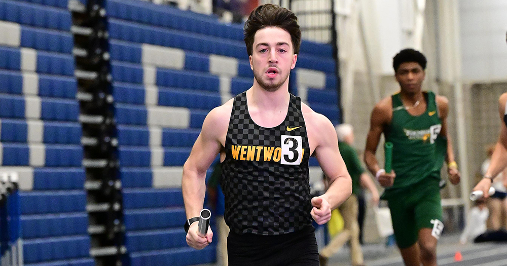 Men's Indoor Track Places Fifth at Lyon Invitational