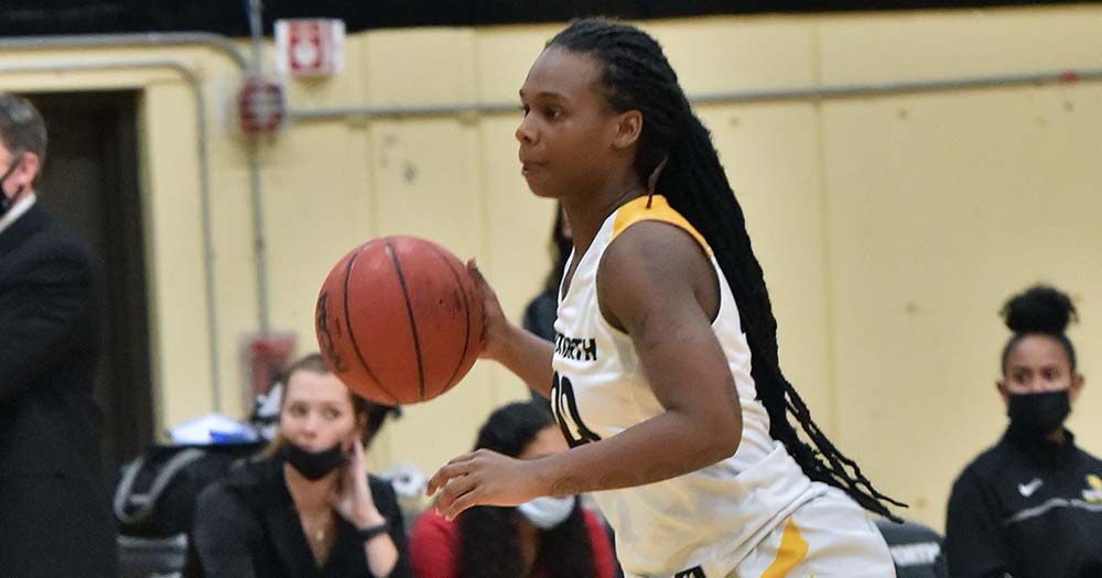 Women's Basketball Loses Road Conference Matchup at UNE