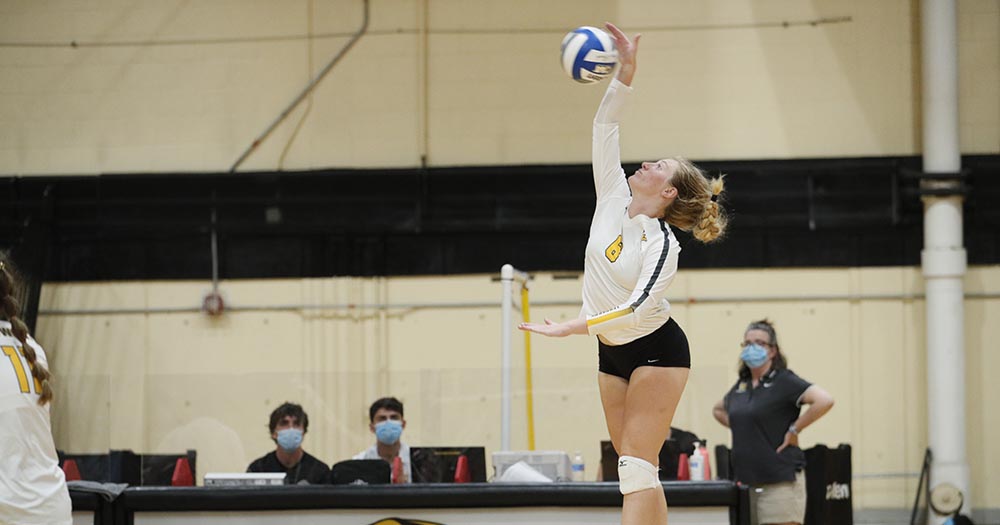Women’s Volleyball Comes Back to Win Conference Opener at UNE in Five Sets