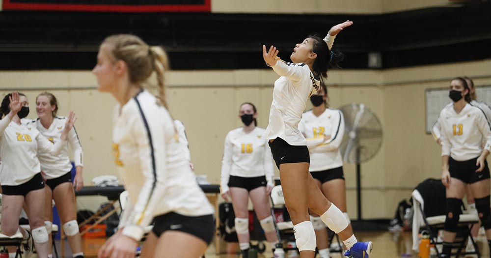 Women’s Volleyball Comes from Behind to Defeat Salve Regina in Five Sets