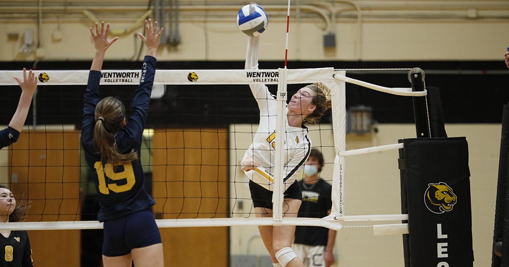 Women’s Volleyball Defeated by Emerson in Three Sets